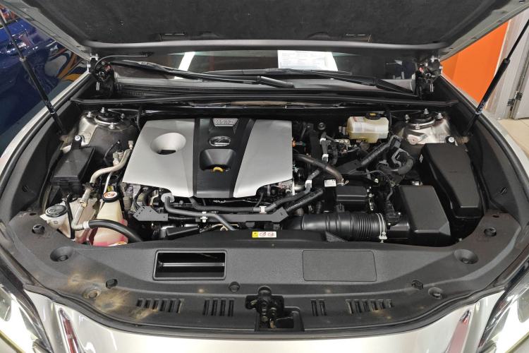 Used Lexus ES 2018 300h Premier Edition China VI Standard