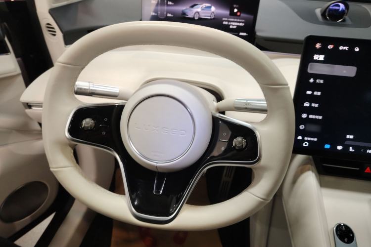 Used Hima Luxeed R7 2024 All-Electric 667 km Max
