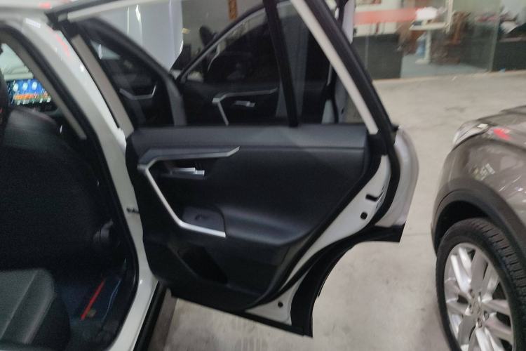 Used Toyota Wildlander 2022 2.0L CVT Two-Wheel Drive Luxury PLUS Edition
