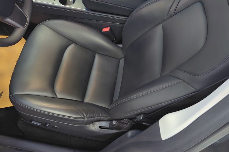 Used Tesla Model Y 2021 Long-Range All-Wheel-Drive Version
