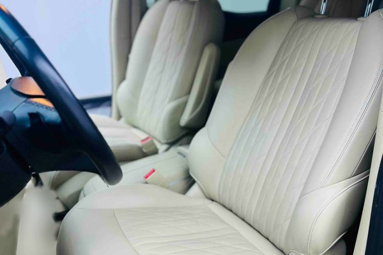 Used Buick GL8 2023 Facelifted Land Cruiser Executive Luxury Version
