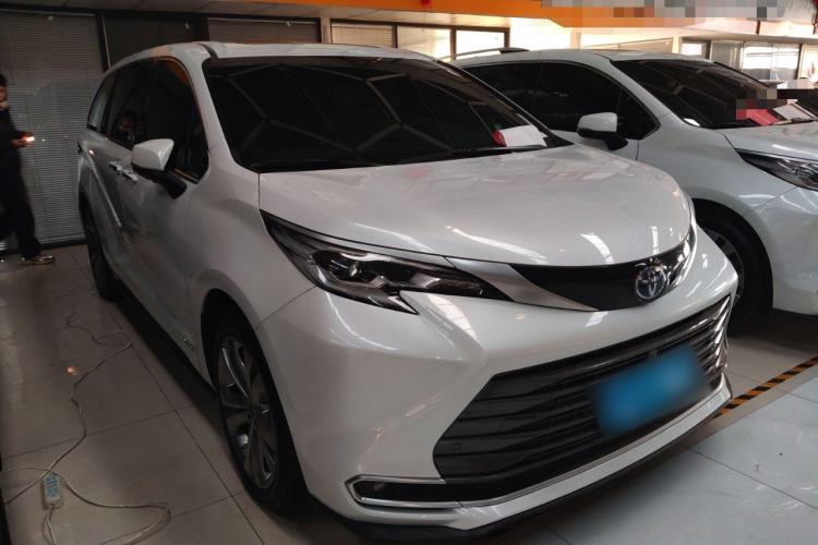 Used Toyota Sienna 2023 2.5L Hybrid Deluxe Edition
