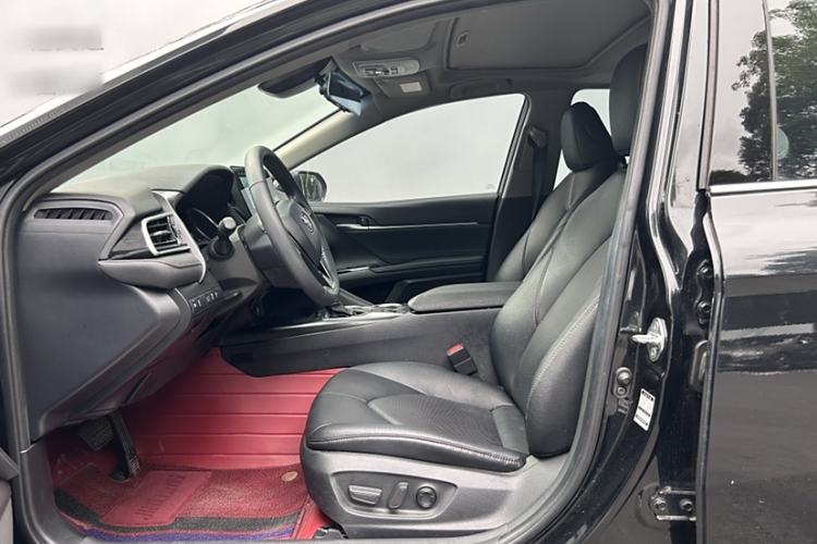 Used Toyota Camry 2021 2.0G Luxury Edition
