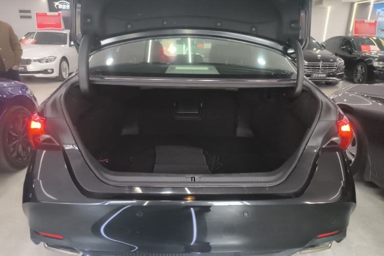 Used Toyota Avalon 2019 2.5L Ambition Version China VI Standard