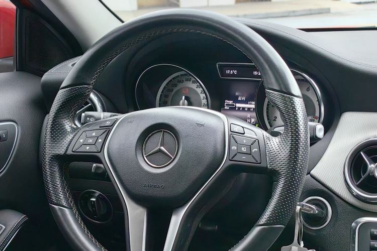 Used Mercedes-Benz GLA 2015 GLA 220 4MATIC Fashion Model
