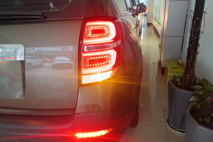 Used Chevrolet Captiva 2015 2.4L Two-Wheel Drive Urban Version 5 Seats
