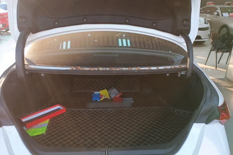 Used Toyota Avalon 2019 Dual-Engine 2.5L XLE Prestige Version China VI Standard