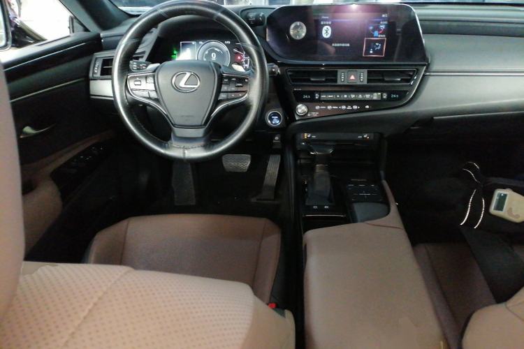 Used Lexus ES 2021 300h Excellence Edition
