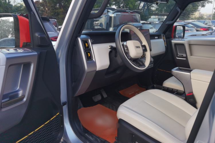 Used  V23 2025 401 Two-Wheel Drive Advanced Edition