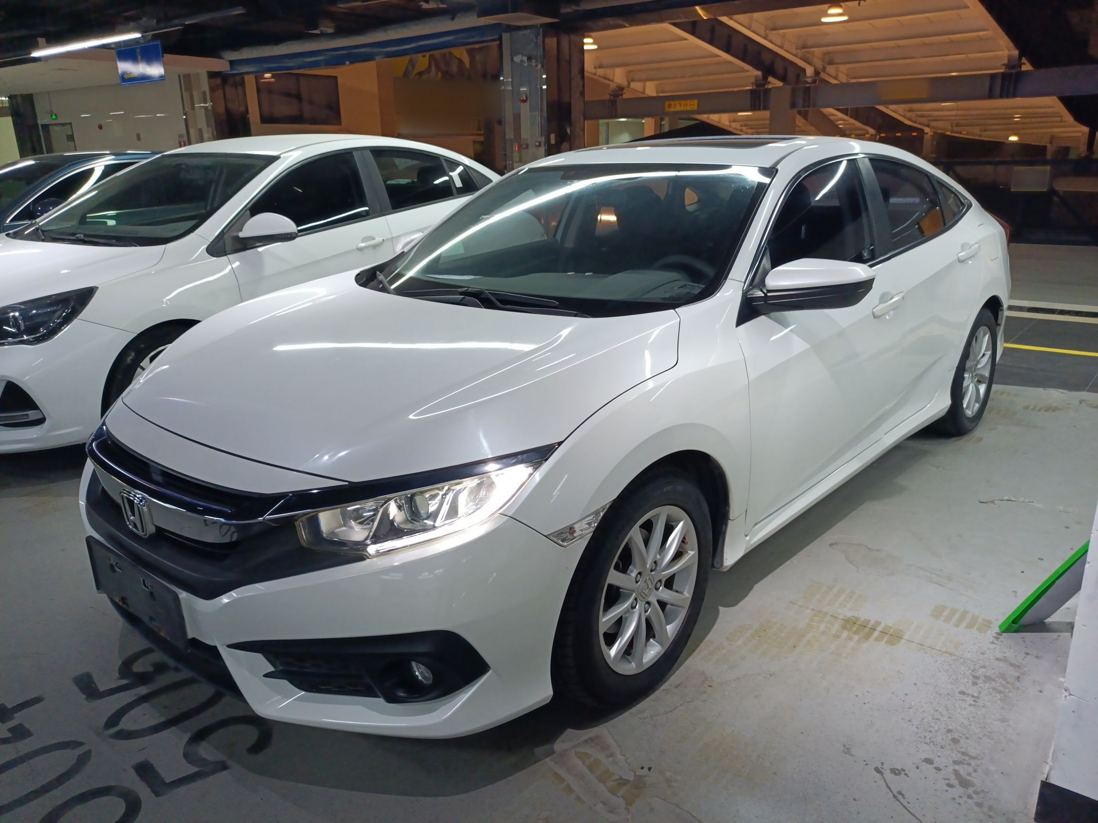 Под передней частью автомобиля