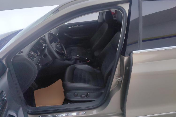 Used Volkswagen Sagitar 2017 230TSI Automatic Luxury Edition
