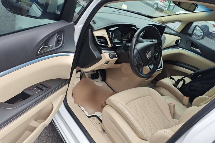 Used Buick GL8 2023 Facelifted Land Cruiser Executive Luxury Version
