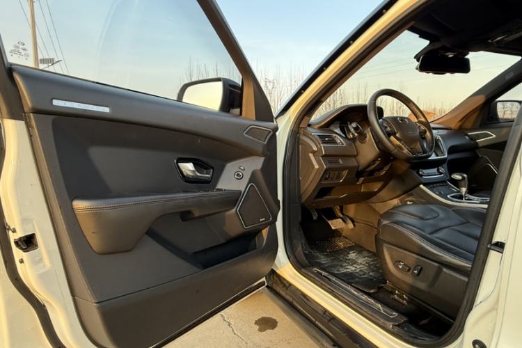 Used Land X7 2016 2.0T Panoramic Prestige Edition
