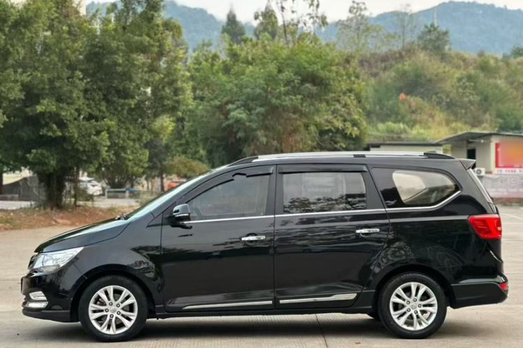 Used Baojun 730 2016 1.5T Manual Luxury Edition 7 Seats
