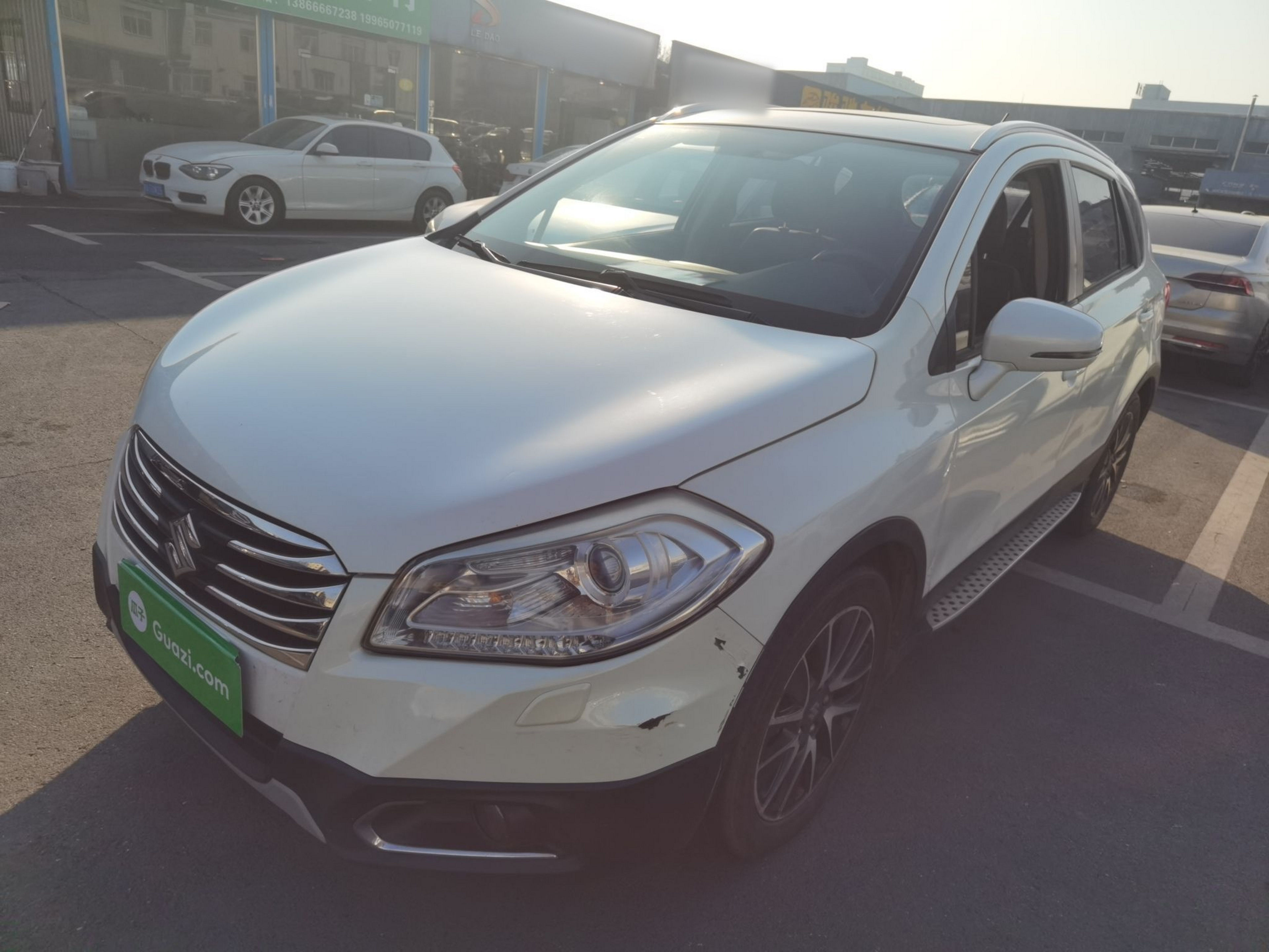 تحت مقدمة السيارة