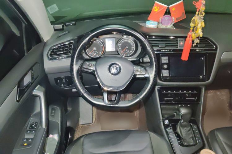 Used Volkswagen Tiguan L 2019 330TSI Automatic Two-Wheel Drive Panoramic Comfort Edition China VI Standard
