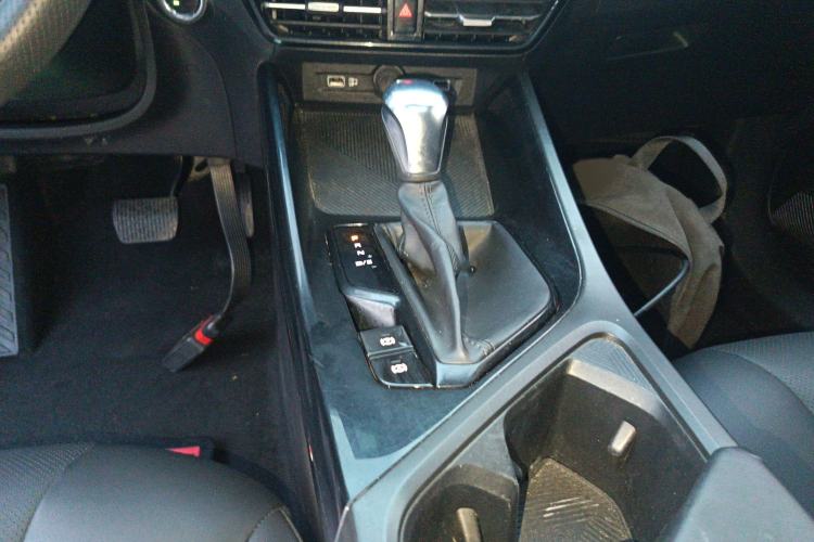 Used Roewe i5 2021 1.5L CVT Black Gold Edition
