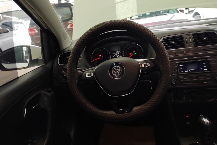 Used Volkswagen Polo 2016 1.6L Automatic Comfort Model
