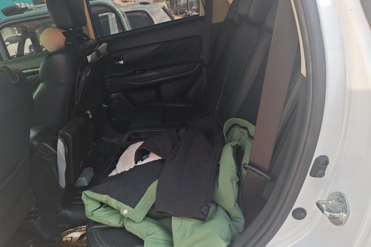 Used Mitsubishi Outlander 2019 2.0L Two-Wheel Drive Comfort Edition 5 Seats China VI Standard
