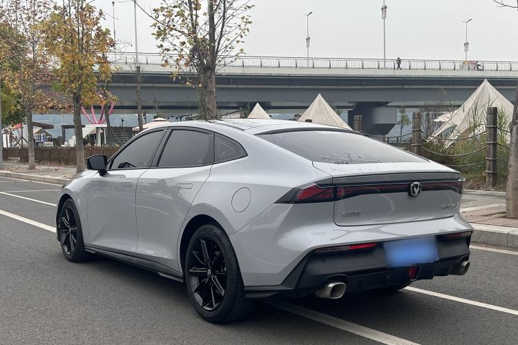 Used Changan UNI-V 2022 1.5T Prestige Version
