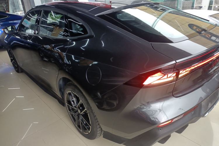 Used Changan UNI-V iDD 2024 Blue Whale Smart Electric iDD 136km ZhiKu Model