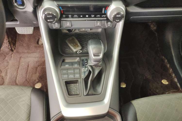 Used Toyota RAV4 2022 2.0L CVT 4x4 Style Plus Edition