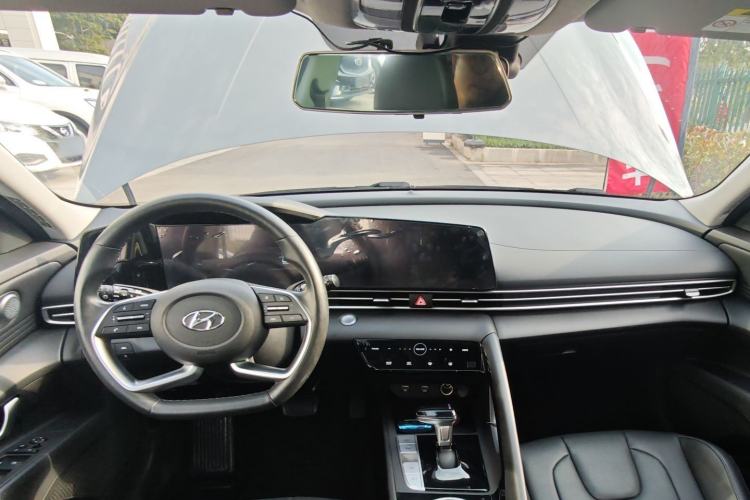 Used Hyundai Elantra 2021 1.5L CVT LUX Prestige Edition
