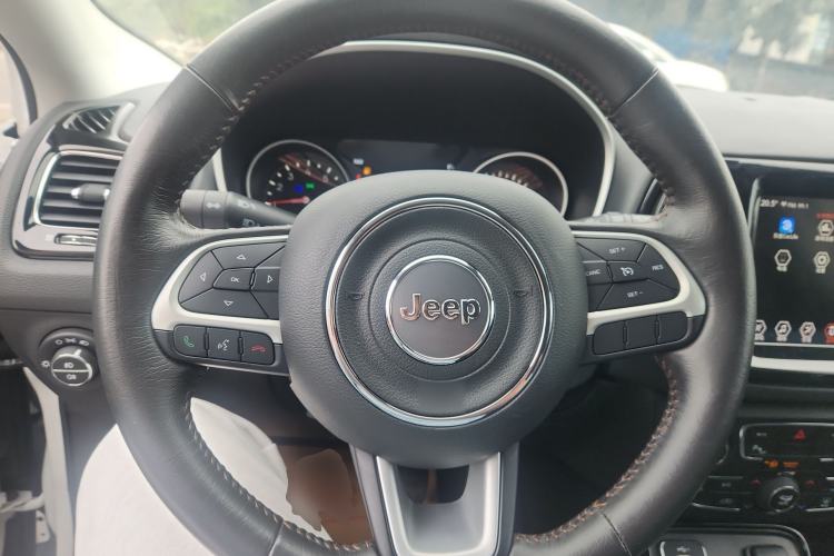 Used  Compass 2019 220T Automatic Family Edition
