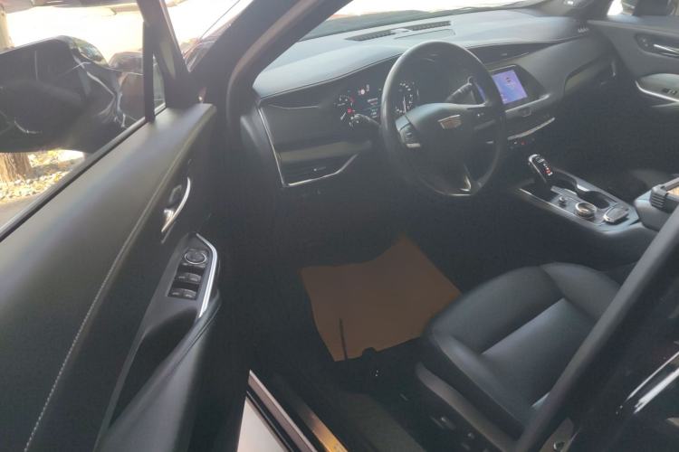 Used Cadillac XT4 2020 28T Two-Wheel-Drive Leading Version
