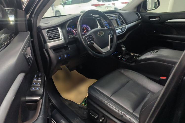 Used Toyota Highlander 2018 2.0T Four-Wheel Drive Luxury Edition 7 Seats China V Emission Standard
