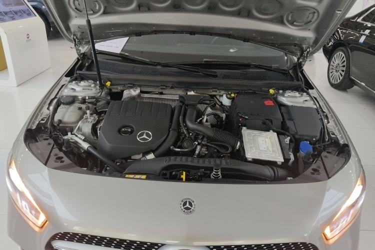 Used Mercedes-Benz A-Class 2020 Restyled A 200 L Sport Sedan Fashion Version
