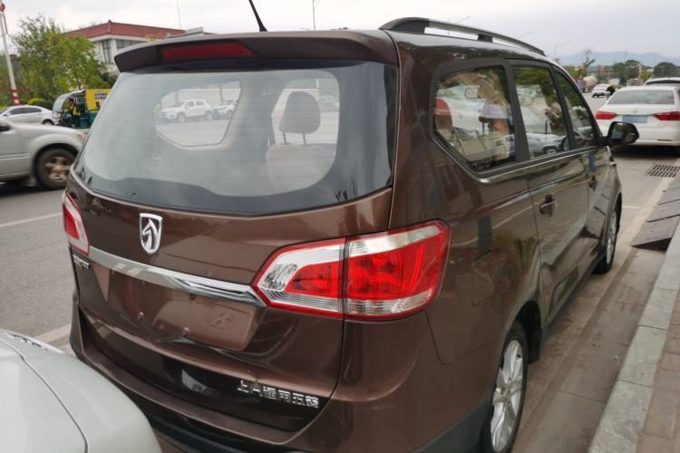 Used Baojun 730 2014 1.5L manual standard trim 7 seats

