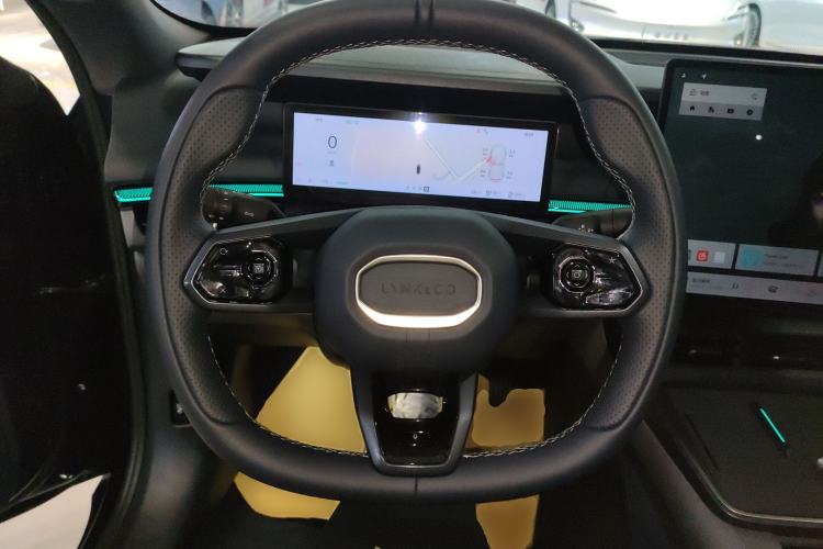 Used Lynk & Co 07 2024 EM-P 126 Long-Range Halo
