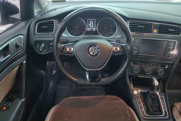 Used Volkswagen Golf 2017 230TSI Automatic Luxury Million-Vehicle Commemorative Edition
