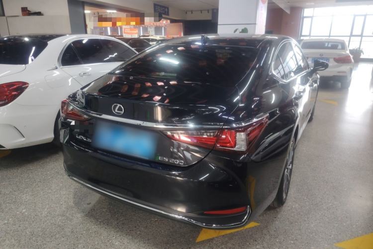 Used Lexus ES 2023 200 Excellence Edition
