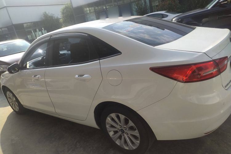 Used Ford Escort 2015 1.5L Automatic Fashion Model
