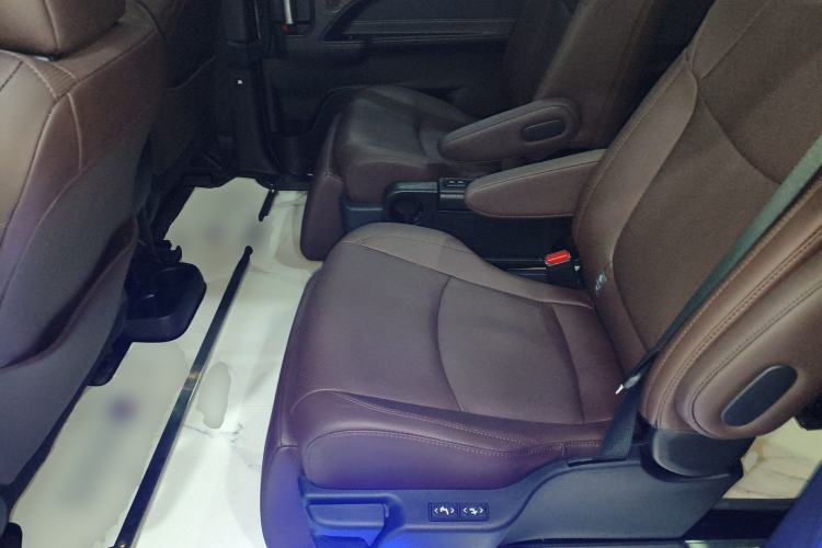 Used Toyota Sienna 2023 2.5L Hybrid Platinum Edition