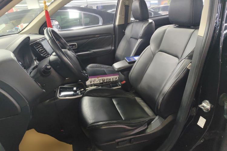 Used Mitsubishi Outlander 2019 2.0L Two-Wheel Drive Comfort Edition 5 Seats China VI Standard
