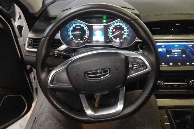 Used Geely Auto Emgrand 2019 Leading Edition 1.5L Manual Luxury Model China VI Standard
