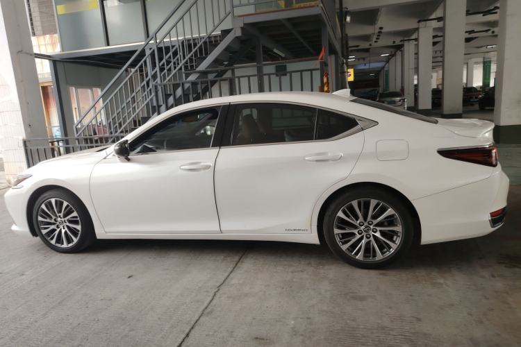 Used Lexus ES 2018 300h Premium Edition China V Standard
