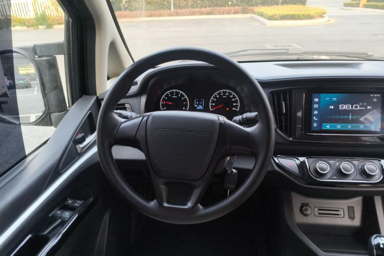 Used FORTHING Lingzhi 2023 M5L 1.6L Base Model 7 Seats