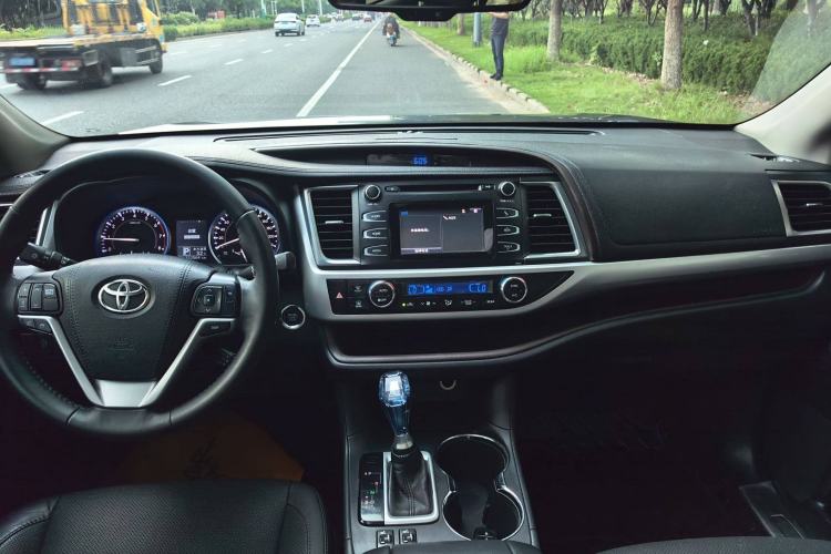 Used Toyota Highlander 2017 2.0T Two-Wheel Drive Luxury Edition 7 Seats