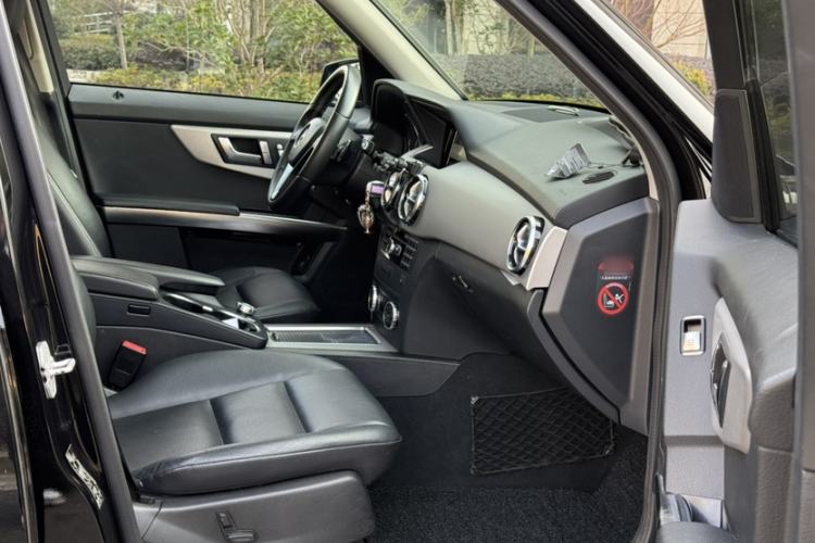 Used Mercedes-Benz GLK-Class 2013 GLK 300 4MATIC Dynamic Sunroof Model