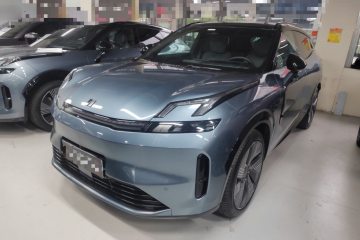 Used Lynk & Co 08 EM-P 2025 220 km All-Wheel-Drive Performance Halo