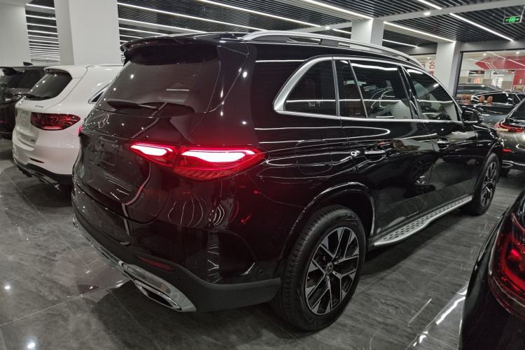 Used Mercedes-Benz GLC 2023 Facelift GLC 260 L 4MATIC Luxury Version 7-Seater