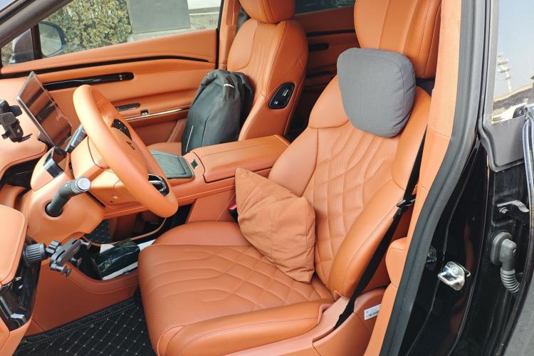 Used  HT 2025 670 Pro
