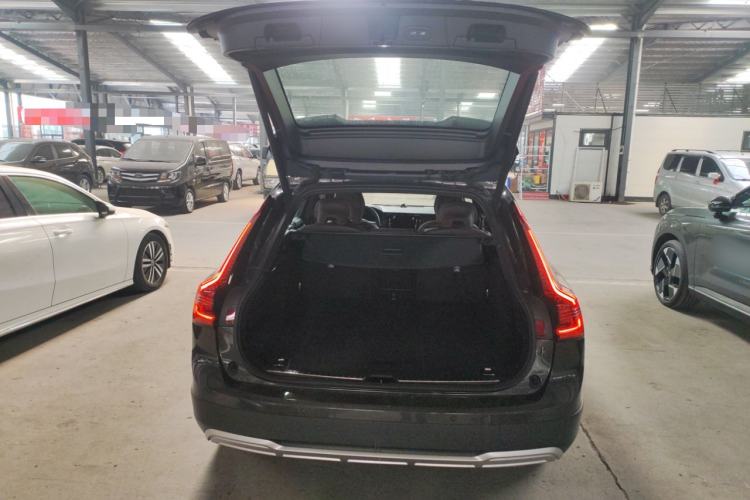 Used Volvo V90 2024 Cross Country B5 AWD Prestige Edition