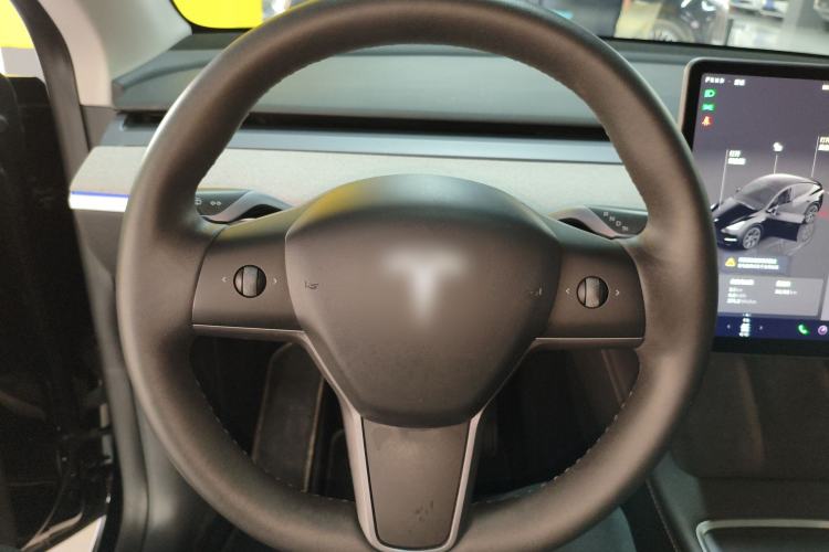 Used Tesla Model Y 2023 Long-Range All-Wheel-Drive Version
