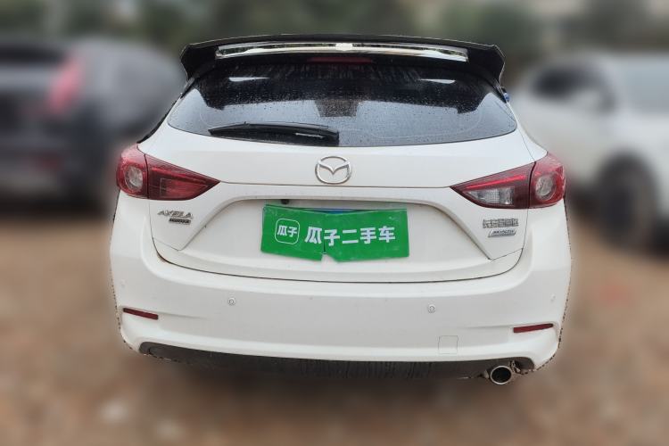 Used Mazda Mazda 3 Axela 2017 Hatchback 1.5L Manual Comfort Edition China V