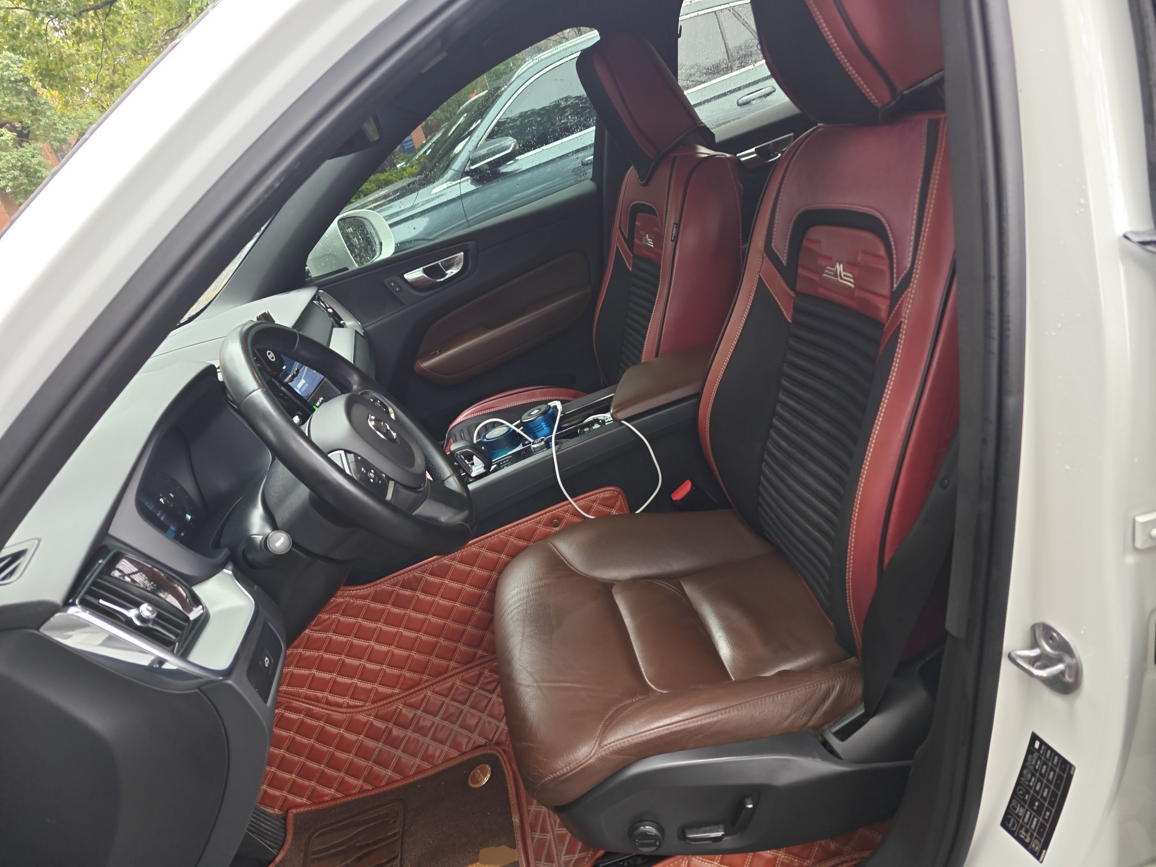 Переднее сиденье в автомобиле